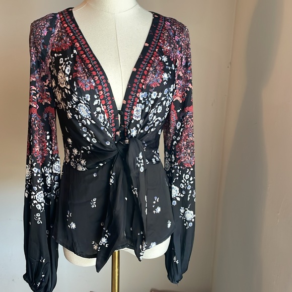 Free People Tops - Free people XS ✨ Run Free Tie Front Tunic in Night